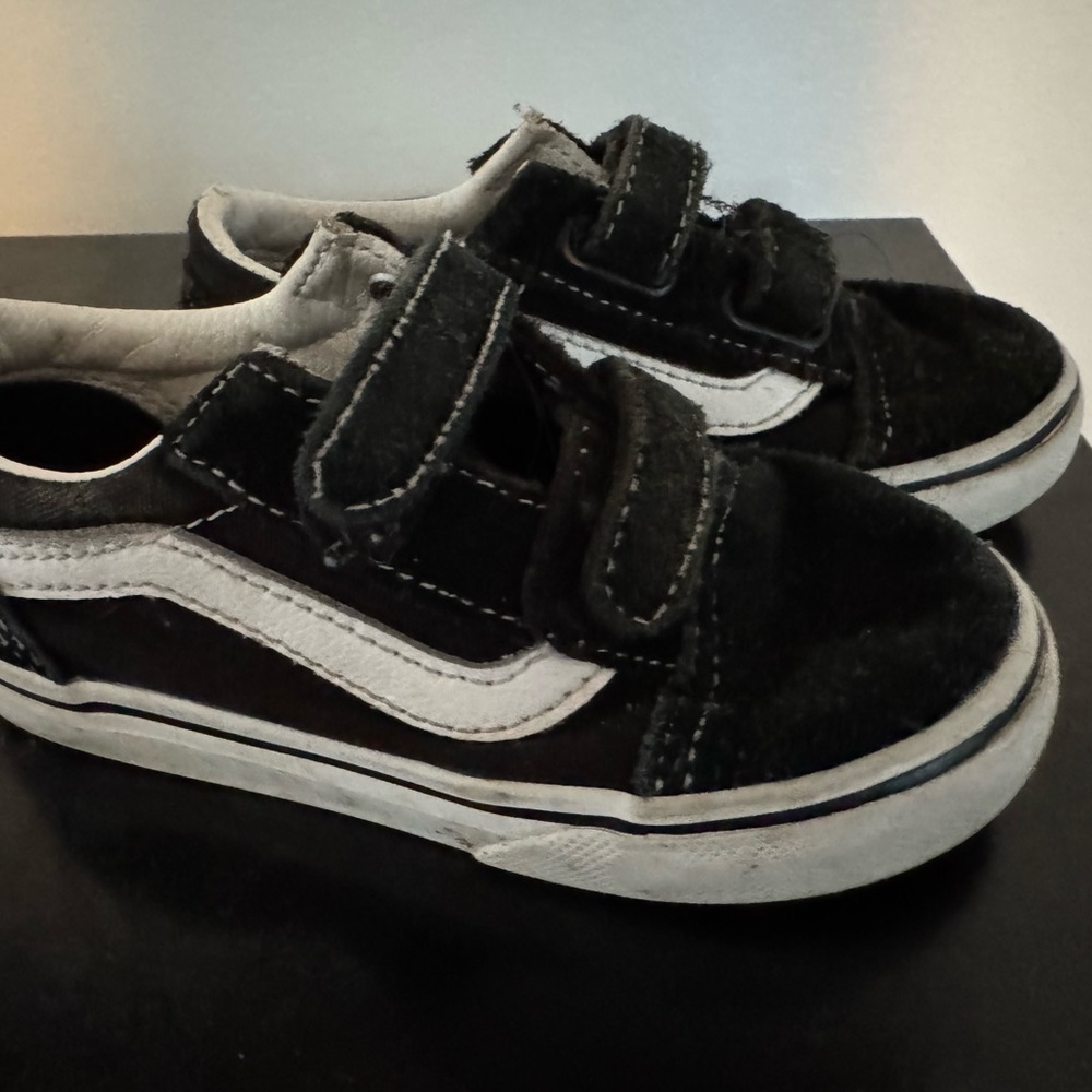 Vans Black and White Sneakers, Velcro closure